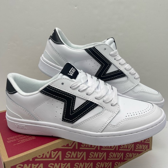 Vans WMNS White and Black Shoes Lowland 2.0
White/Black
VN000D6RYB2 Sneakers - Picture 6 of 16
